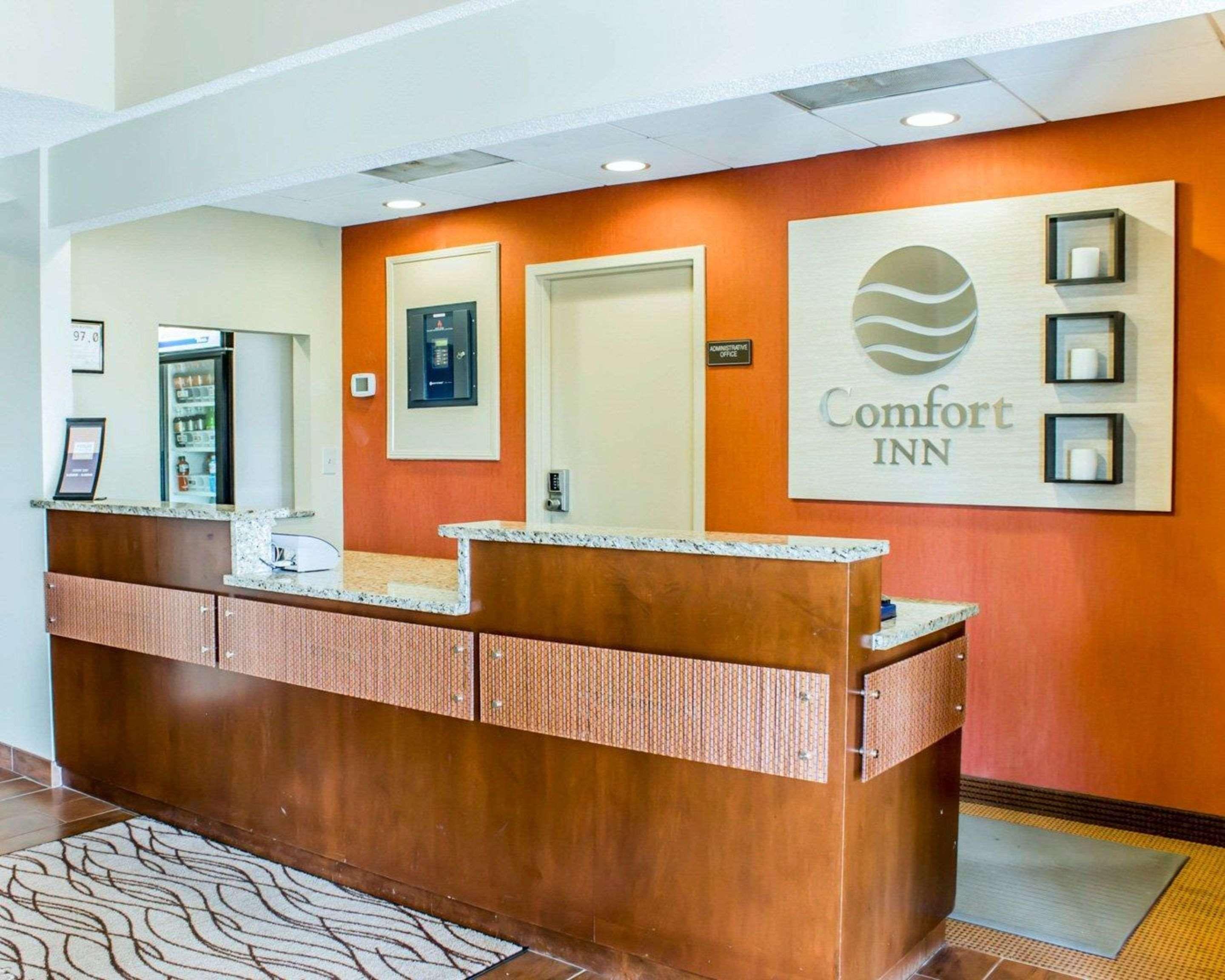 Comfort Inn Fayetteville West Near Fort Liberty Exterior photo
