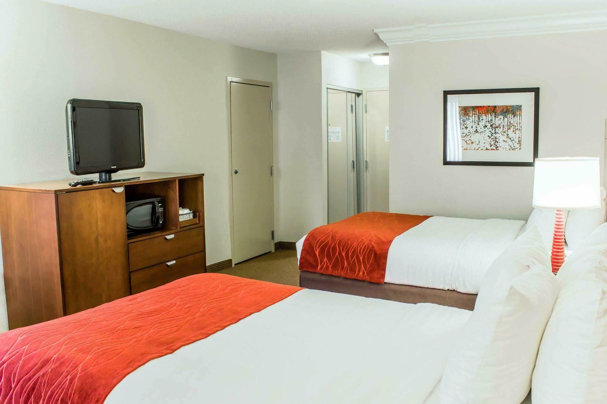 Comfort Inn Fayetteville West Near Fort Liberty Exterior photo